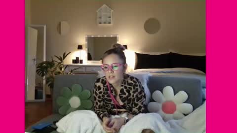 Lynn online show from 02-26-25, 04:56