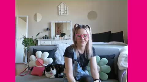 Lynn online show from 03-04-25, 02:10