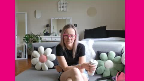 Lynn online show from 03-07-25, 02:12