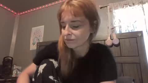 Snapshot of pizzedwife chatting on 04-19-26, 04:17 pizzedwife online show from 04-19-26, 04:17