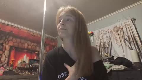 Snapshot of pizzedwife chatting on 05-02-26, 03:11 pizzedwife online show from 05-02-26, 03:11