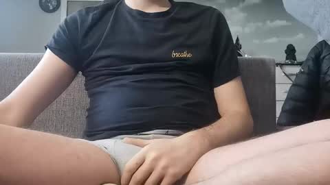 Snapshot of pladplad chatting on 12-18-24, 08:31 PLADPLAS online show from 12-18-24, 08:31