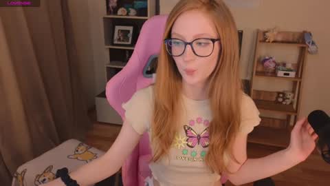 Snapshot of plastic_beach chatting on 12-15-24, 09:53 Lene online show from 12-15-24, 09:53