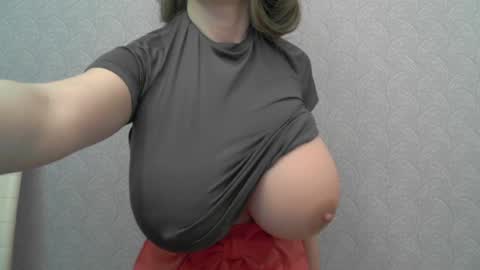 Snapshot of playful_goldie chatting on 04-10-26, 04:50 Goldie online show from 04-10-26, 04:50