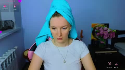 Snapshot of playful_mary chatting on 07-13-26, 08:22 Masha online show from 07-13-26, 08:22