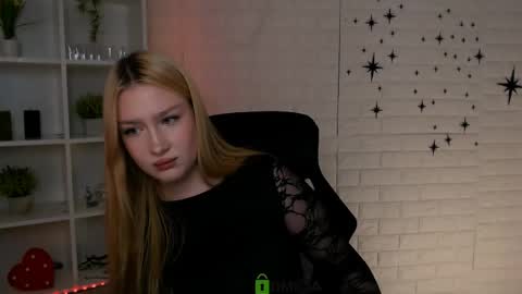 Snapshot of playful_sophie chatting on 05-27-26, 07:33 Sophie online show from 05-27-26, 07:33
