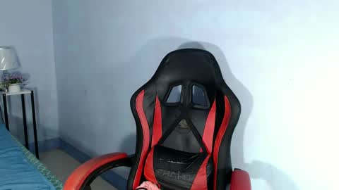 Snapshot of playfulcock69_kate chatting on 02-14-25, 11:53 kate online show from 02-14-25, 11:53