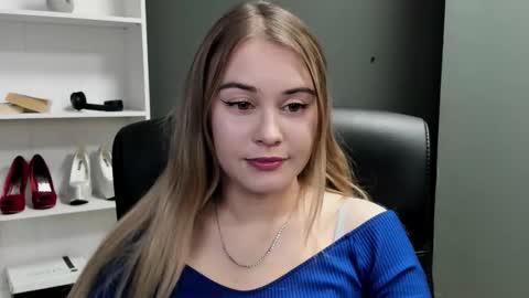 Snapshot of playgirl_valeria chatting on 02-08-26, 02:42 Valeria online show from 02-08-26, 02:42