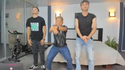   online show from 11-09-25, 11:03