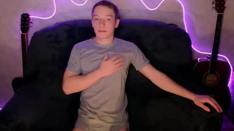 Snapshot of playoliver chatting on 12-19-25, 09:38 Oliver online show from 12-19-25, 09:38