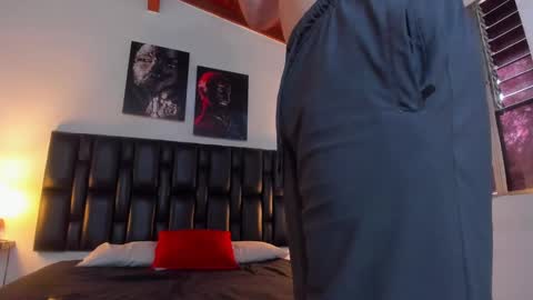 JUAN AND JULI online show from 12-31-24, 09:39