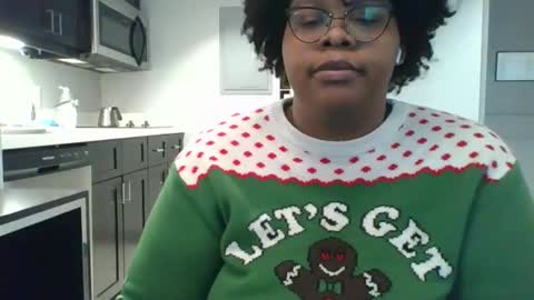 Snapshot of plushbunny420 chatting on 12-24-24, 02:33 Plushbunny420 online show from 12-24-24, 02:33