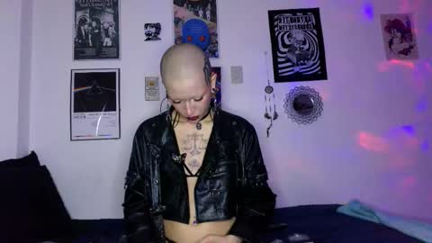 Snapshot of plutonbluemoon_999 chatting on 11-28-25, 02:58 online show from 11-28-25, 02:58