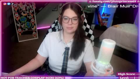 Snapshot of plutoprincess69 chatting on 09-25-25, 04:05 Pluto Princess online show from 09-25-25, 04:05