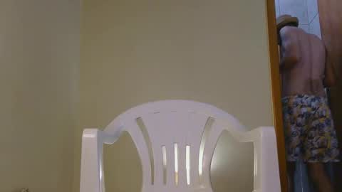 Snapshot of po3t3r0 chatting on 12-27-24, 02:04 juan online show from 12-27-24, 02:04