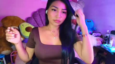 Snapshot of pocahontas_cute chatting on 06-02-26, 07:05 Nicole online show from 06-02-26, 07:05