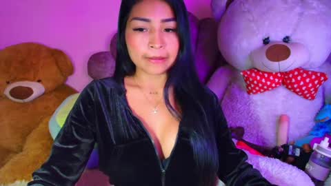 Snapshot of pocahontas_cute chatting on 06-05-26, 02:23 Nicole online show from 06-05-26, 02:23