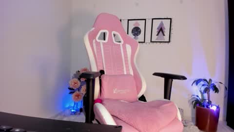 Snapshot of pocahontas_sensual chatting on 11-19-25, 02:55 Jasmine online show from 11-19-25, 02:55