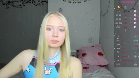 Snapshot of pocet_barbie chatting on 10-20-25, 07:53 Mary online show from 10-20-25, 07:53