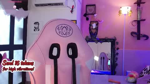 Snapshot of poison_liv chatting on 04-19-26, 06:32 poison_liv online show from 04-19-26, 06:32