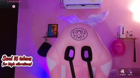 Snapshot of poison_liv chatting on 06-15-26, 01:13 poison_liv online show from 06-15-26, 01:13