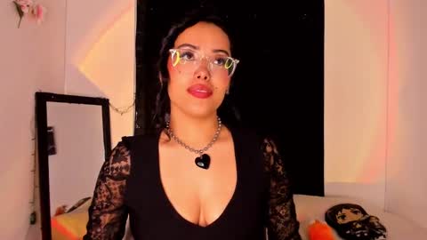 Willow                      Hours 12pm to 630pm Colombian time FRIDAY AND SUNDAY FREE DAYS online show from 02-04-25, 08:17