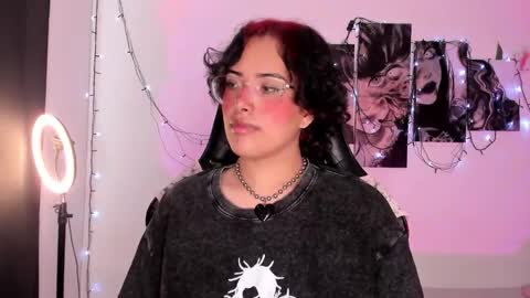 Willow                      Hours 12pm to 630pm Colombian time FRIDAY AND SUNDAY FREE DAYS online show from 09-09-25, 04:06