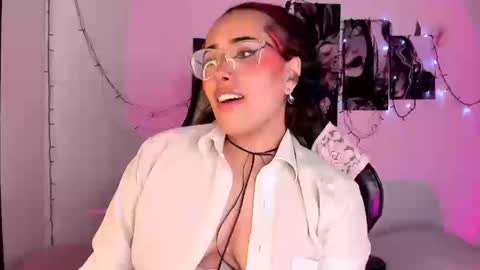 Willow                      Hours 12pm to 630pm Colombian time FRIDAY AND SUNDAY FREE DAYS online show from 09-17-25, 06:31