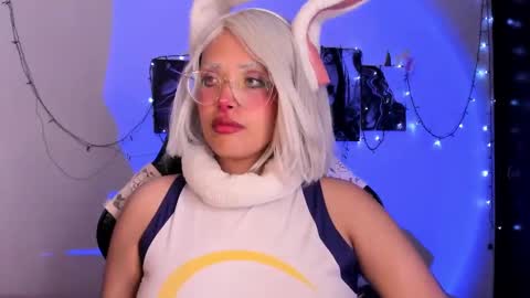 Willow                      Hours 12pm to 630pm Colombian time FRIDAY AND SUNDAY FREE DAYS online show from 11-22-25, 05:45