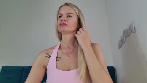 Karolina online show from 07-22-26, 12:30