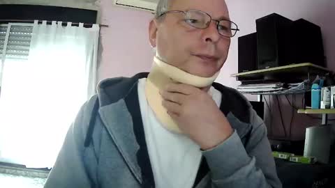 Snapshot of pol22010 chatting on 04-27-26, 04:16 Polako online show from 04-27-26, 04:16