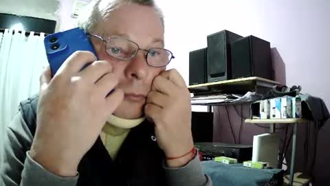 Snapshot of pol22010 chatting on 05-15-26, 09:33 Polako online show from 05-15-26, 09:33
