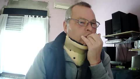 Snapshot of pol22010 chatting on 05-17-26, 04:03 Polako online show from 05-17-26, 04:03