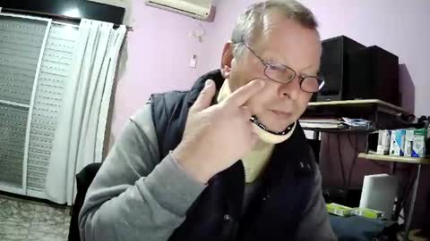 Snapshot of pol22010 chatting on 05-25-26, 08:48 Polako online show from 05-25-26, 08:48