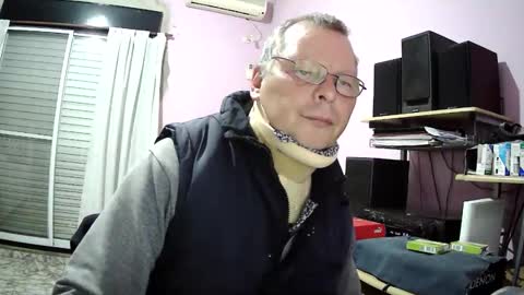 Snapshot of pol22010 chatting on 05-27-26, 11:02 Polako online show from 05-27-26, 11:02