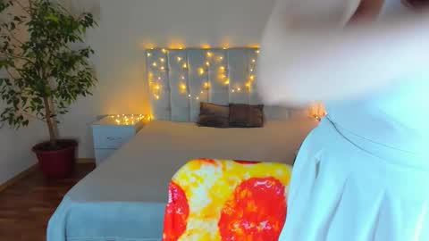 Polina online show from 12-22-25, 04:48