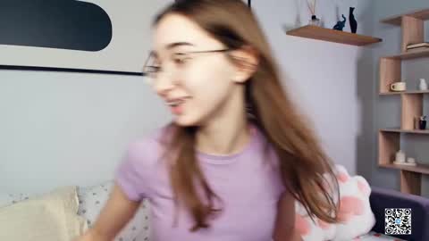 Snapshot of polly_bee chatting on 10-01-25, 08:53 Polly online show from 10-01-25, 08:53