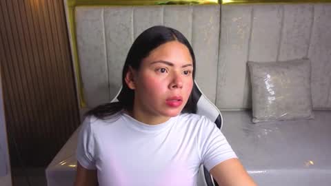 Snapshot of polly_tx chatting on 11-26-25, 03:07 Online 2200 to 600 online show from 11-26-25, 03:07