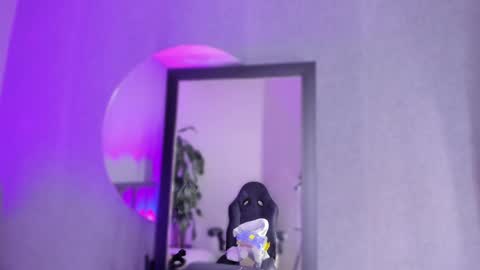 Snapshot of pollybabe_ chatting on 02-20-25, 10:27 POLLY online show from 02-20-25, 10:27