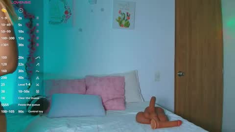 Snapshot of pollygrey_ chatting on 05-17-26, 03:59 Carolina online show from 05-17-26, 03:59