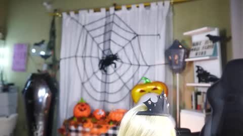  - Help me Reach 100 thumbs up  online show from 10-26-25, 01:55