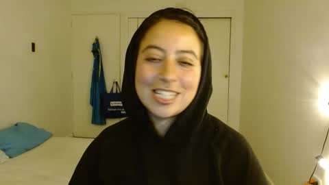 Snapshot of poly_mer chatting on 12-18-25, 01:33 Poly online show from 12-18-25, 01:33