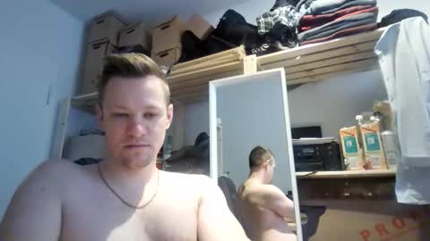 Snapshot of pommesmiteiscreme chatting on 02-15-26, 08:13 pommesmiteiscreme online show from 02-15-26, 08:13