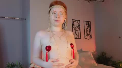 Snapshot of pop__eye chatting on 06-19-26, 05:23 Erica online show from 06-19-26, 05:23