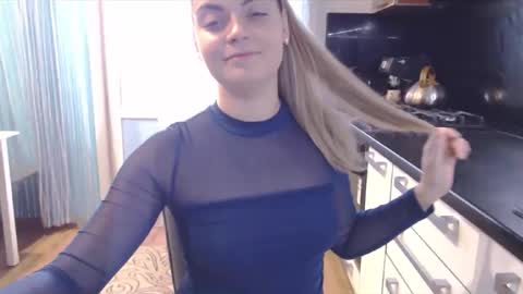 Snapshot of popkornmolli chatting on 11-13-25, 08:13 popkornmolli online show from 11-13-25, 08:13