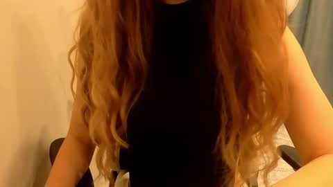 Snapshot of poppybloopy chatting on 10-04-25, 06:39 April online show from 10-04-25, 06:39