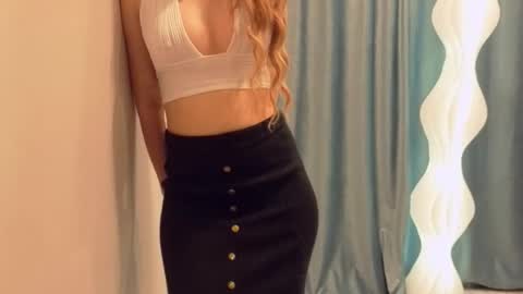 Snapshot of poppybloopy chatting on 11-28-25, 06:32 April online show from 11-28-25, 06:32