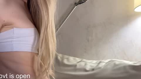 Adele online show from 02-15-25, 06:23