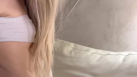 Adele online show from 03-05-25, 06:23