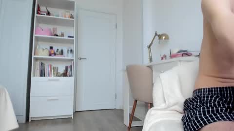 Snapshot of pornra chatting on 12-04-25, 12:14 Bella online show from 12-04-25, 12:14